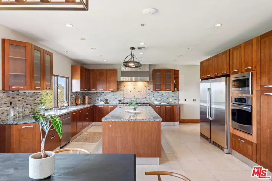 24410 Mulholland Hwy, Calabasas, CA 91302