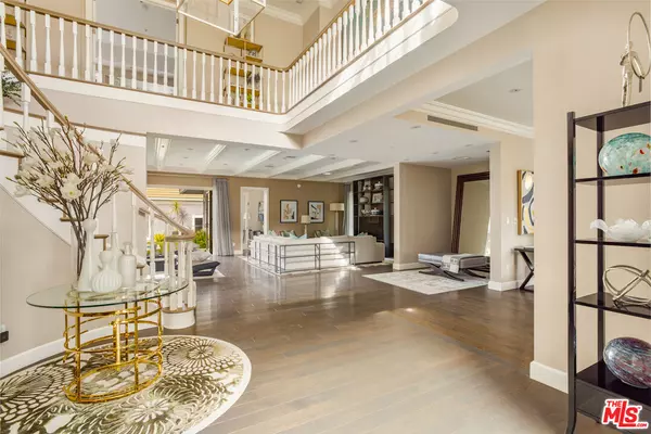 Beverly Hills, CA 90210,720 N Crescent Dr