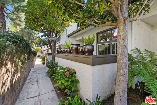 Pacific Palisades, CA 90272,1732 Palisades Dr