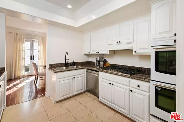 Beverly Hills, CA 90212,353 S Reeves Dr #202