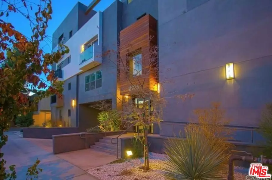 11925 Kling St #311, Valley Village, CA 91607