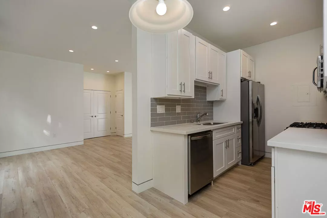 Los Angeles, CA 90046,7223 Willoughby Ave #103