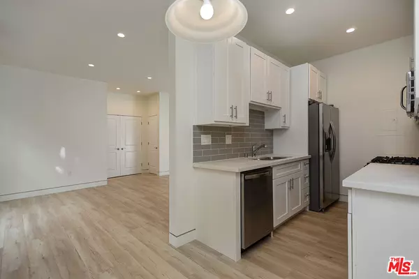 7223 Willoughby Ave #103, Los Angeles, CA 90046