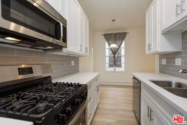 Los Angeles, CA 90046,7223 Willoughby Ave #103