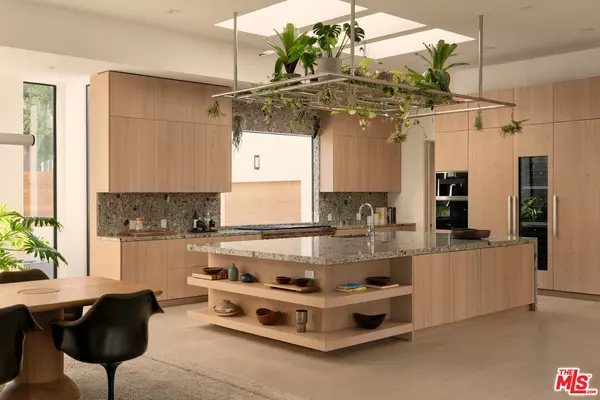 Beverly Hills, CA 90210,410 Doheny Rd