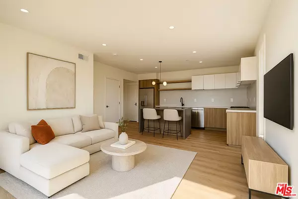 5832 Virginia Ave #403, Los Angeles, CA 90038