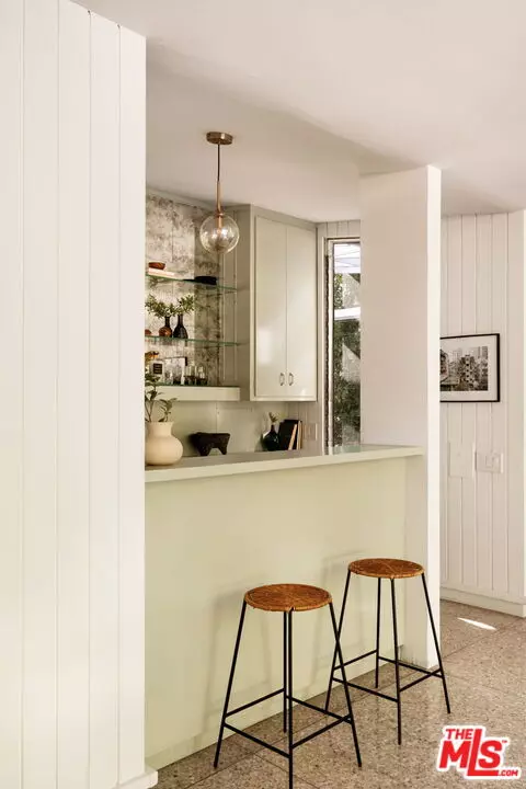 Beverly Hills, CA 90210,2335 San Ysidro Dr