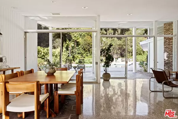 Beverly Hills, CA 90210,2335 San Ysidro Dr