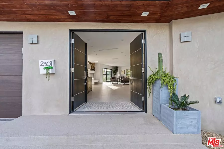 2301 Donella Cir, Los Angeles, CA 90077