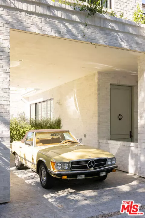 West Hollywood, CA 90048,525 Westmount Dr