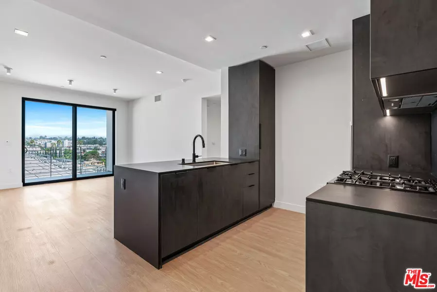 3688 Overland Ave #PH21, Los Angeles, CA 90034