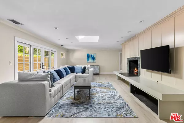 Beverly Hills, CA 90210,9520 Gloaming Dr