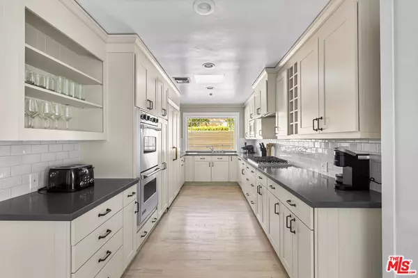 Beverly Hills, CA 90210,9520 Gloaming Dr