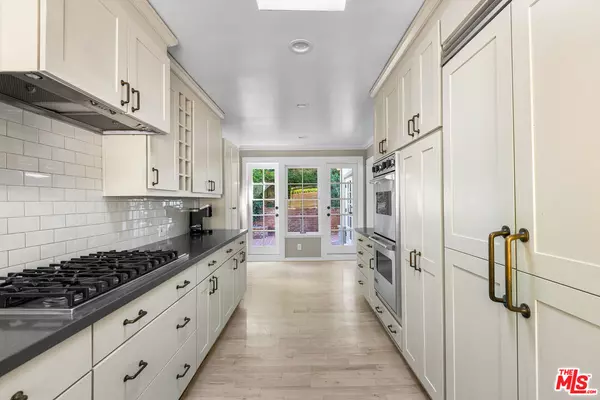 Beverly Hills, CA 90210,9520 Gloaming Dr