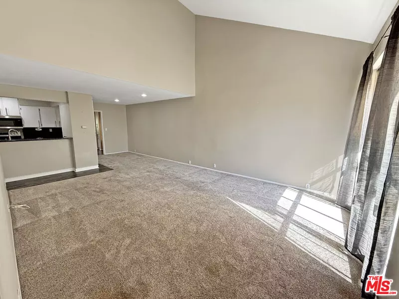 23401 Park Sorrento #30, Calabasas, CA 91302