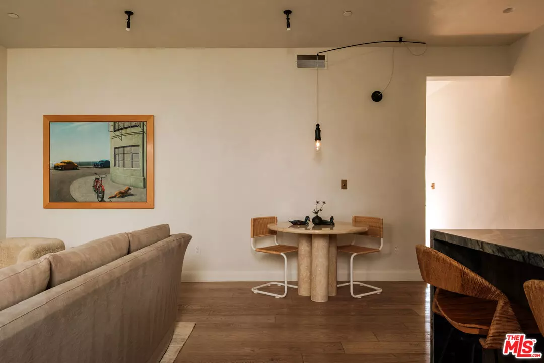 Santa Monica, CA 90403,956 5th St #C