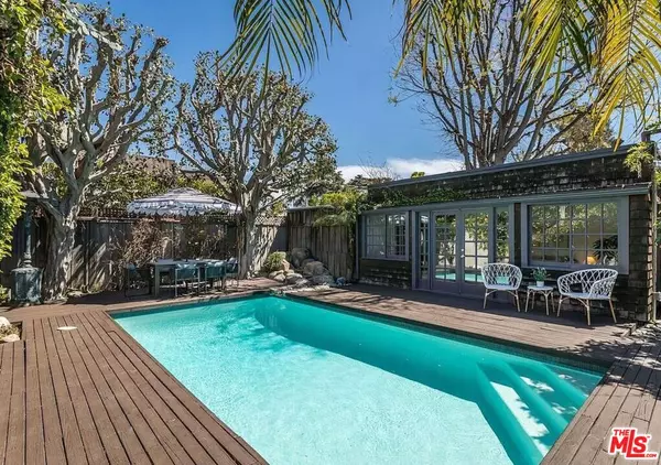 Los Angeles, CA 90046,1608 Courtney Ave