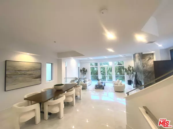 Marina Del Rey, CA 90292,142 Union Jack Mall