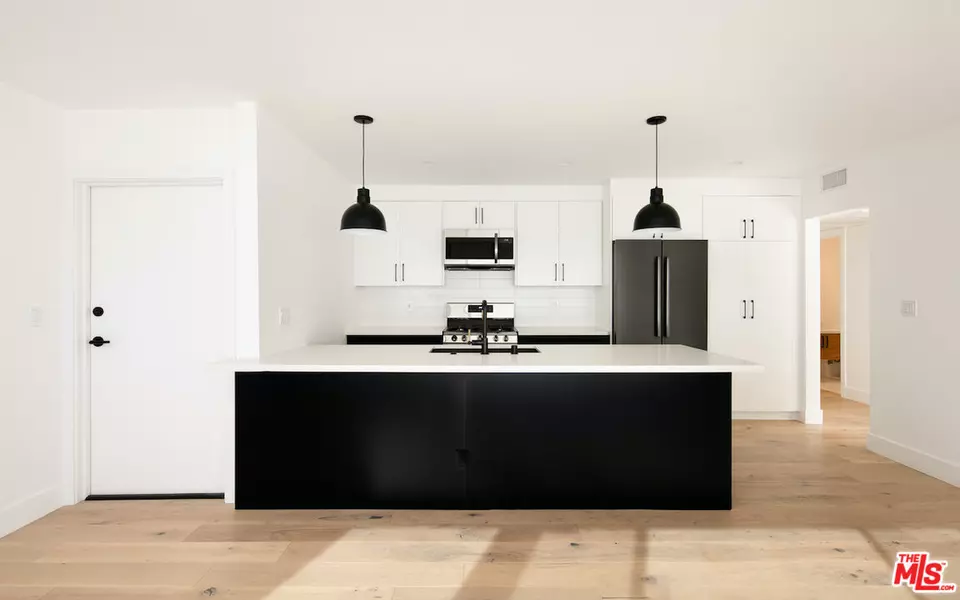 2811 3rd St #3, Santa Monica, CA 90405