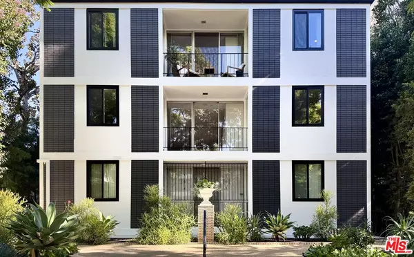 414 N Palm Dr #4, Beverly Hills, CA 90210