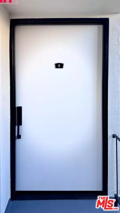 Beverly Hills, CA 90210,414 N Palm Dr #4