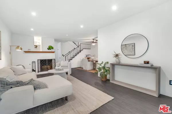 Reseda, CA 91335,8121 Canby Ave #4