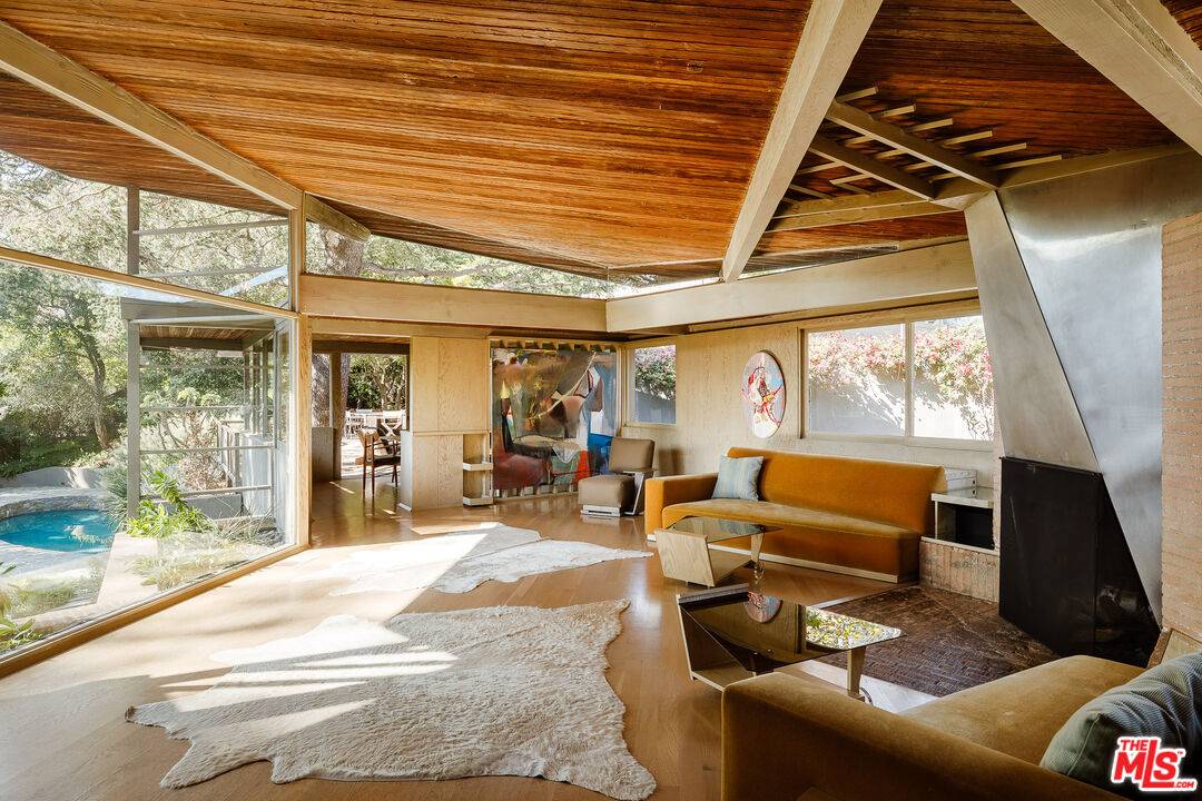 11600 Amanda Dr, Studio City, CA 91604