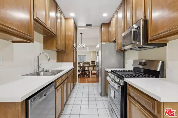 Los Angeles, CA 90025,1271 Stoner Ave #208