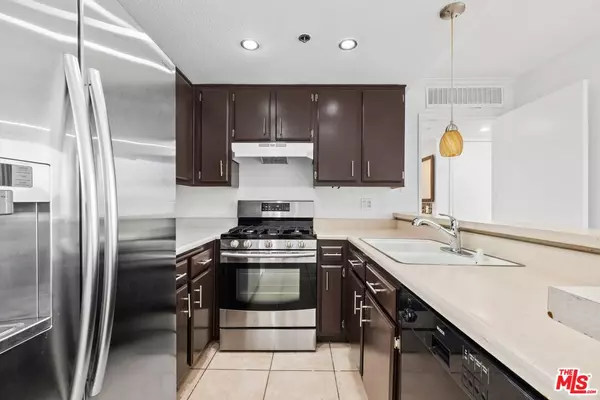 North Hollywood, CA 91601,5143 Bakman Ave #406