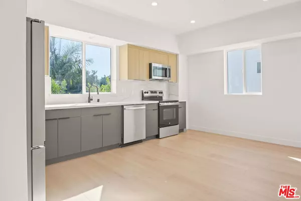 Los Angeles, CA 90019,1707 S Burnside Ave #1/2