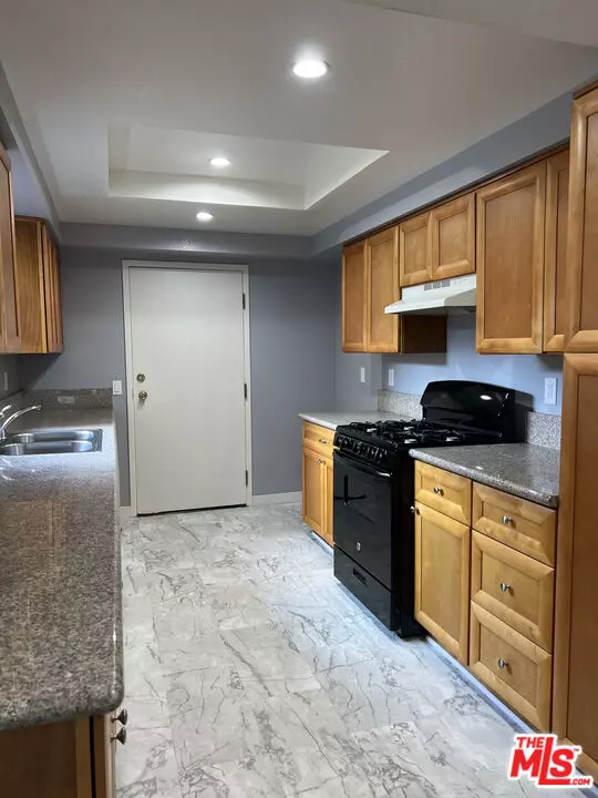 Van Nuys, CA 91405,7639 Kester Ave #5