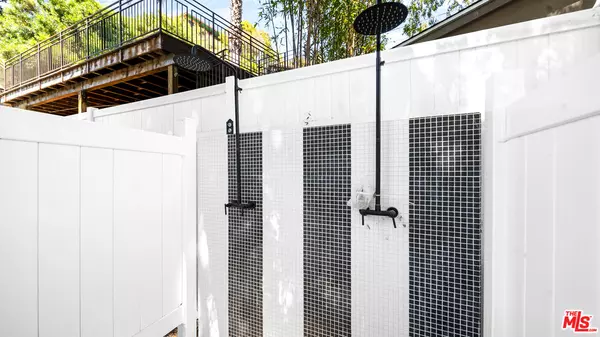 Los Angeles, CA 90046,1914 N Laurel Canyon Blvd