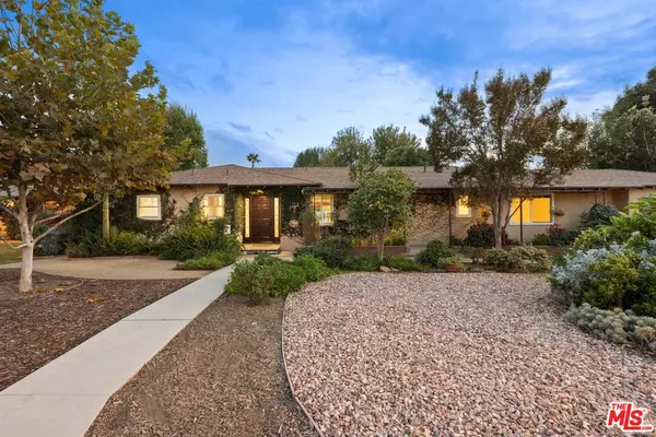 16822 Valerio St, Lake Balboa, CA 91406