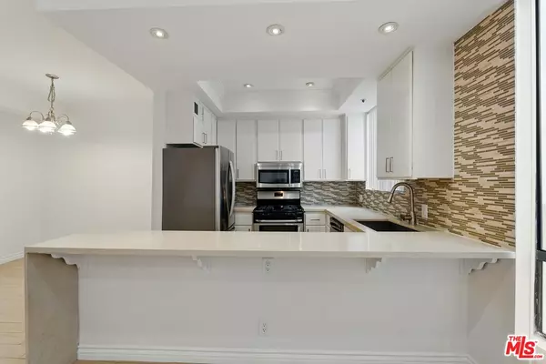 Los Angeles, CA 90025,1826 Overland Ave #8