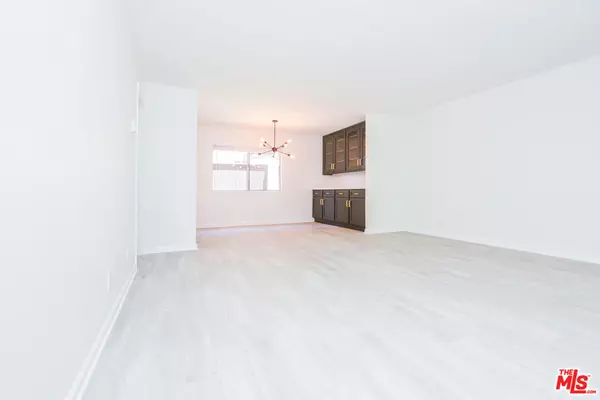 Redondo Beach, CA 90278,2602 Carnegie Ln #3