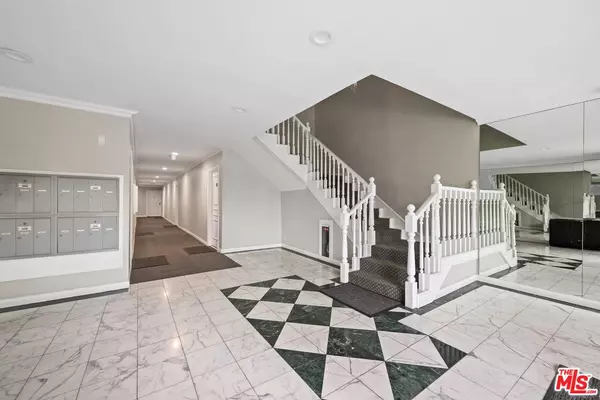 Los Angeles, CA 90025,1828 Camden Ave #203