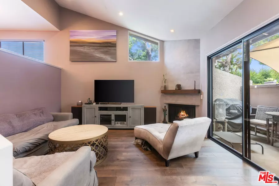 15161 Magnolia Blvd #F, Sherman Oaks, CA 91403