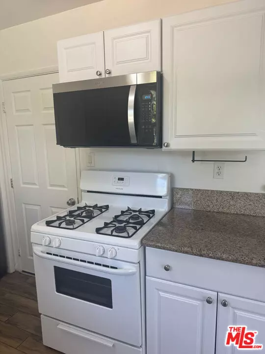 Chatsworth, CA 91311,10333 Hillview Ave