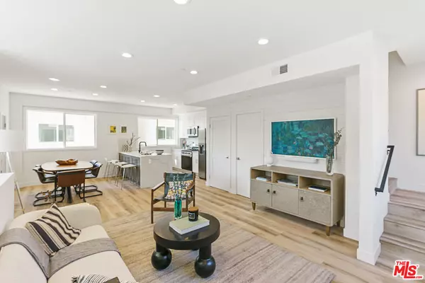 14667 W Sara Ln, Panorama City, CA 91402