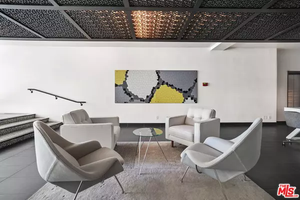 Beverly Hills, CA 90212,9955 Durant Dr #305