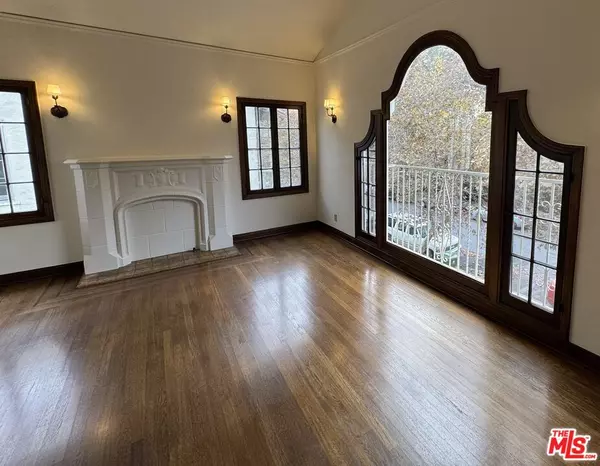 Los Angeles, CA 90036,326 N Sycamore Ave