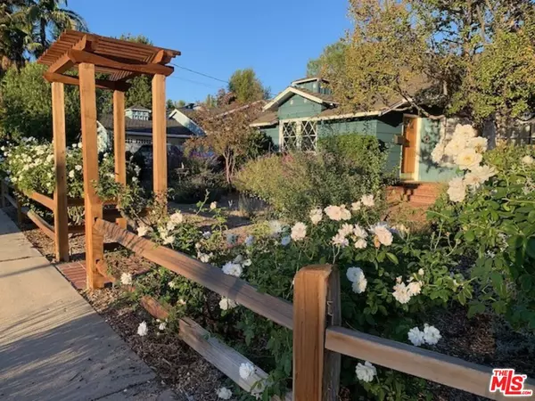 Sherman Oaks, CA 91403,5102 Vesper Ave