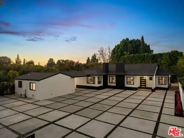 14011 Magnolia Blvd, Sherman Oaks, CA 91423