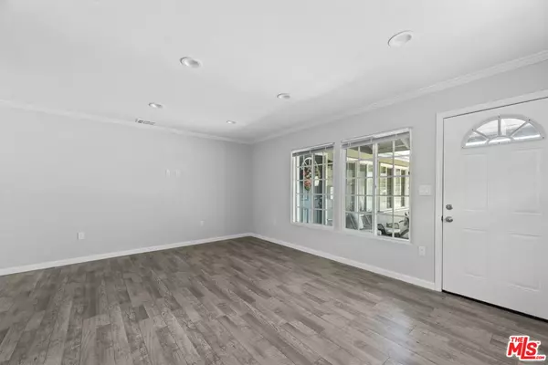 Burbank, CA 91505,1960 N Ontario Street