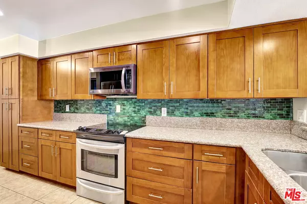 Los Angeles, CA 90068,1900 Vine St #103