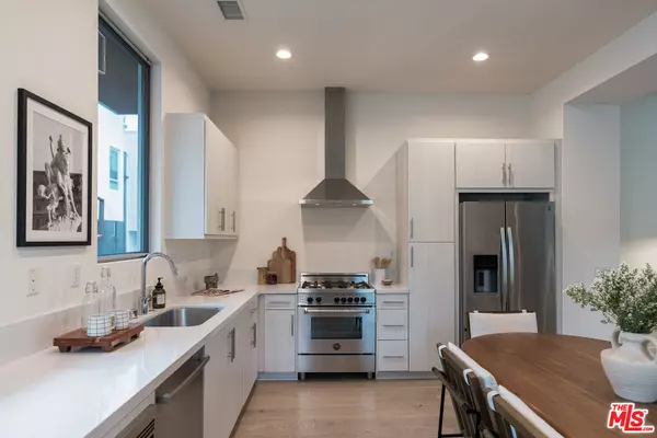 Los Angeles, CA 90026,2210 Tom Mix Rd