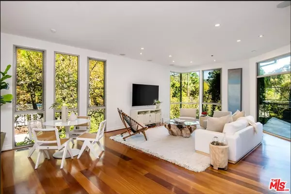 Los Angeles, CA 90049,3685 Mandeville Canyon Rd