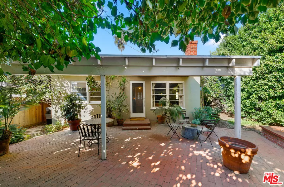 11672 Erwin St, North Hollywood, CA 91606