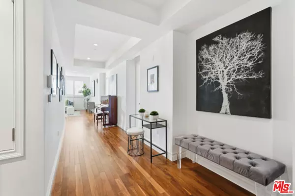 Los Angeles, CA 90010,4661 Wilshire Blvd #204