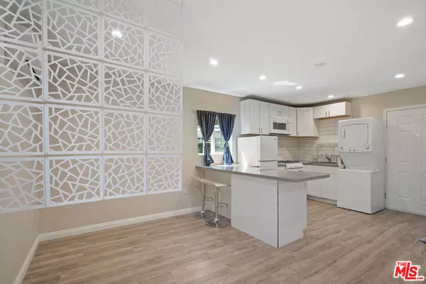 Canoga Park, CA 91303,22012 Covello